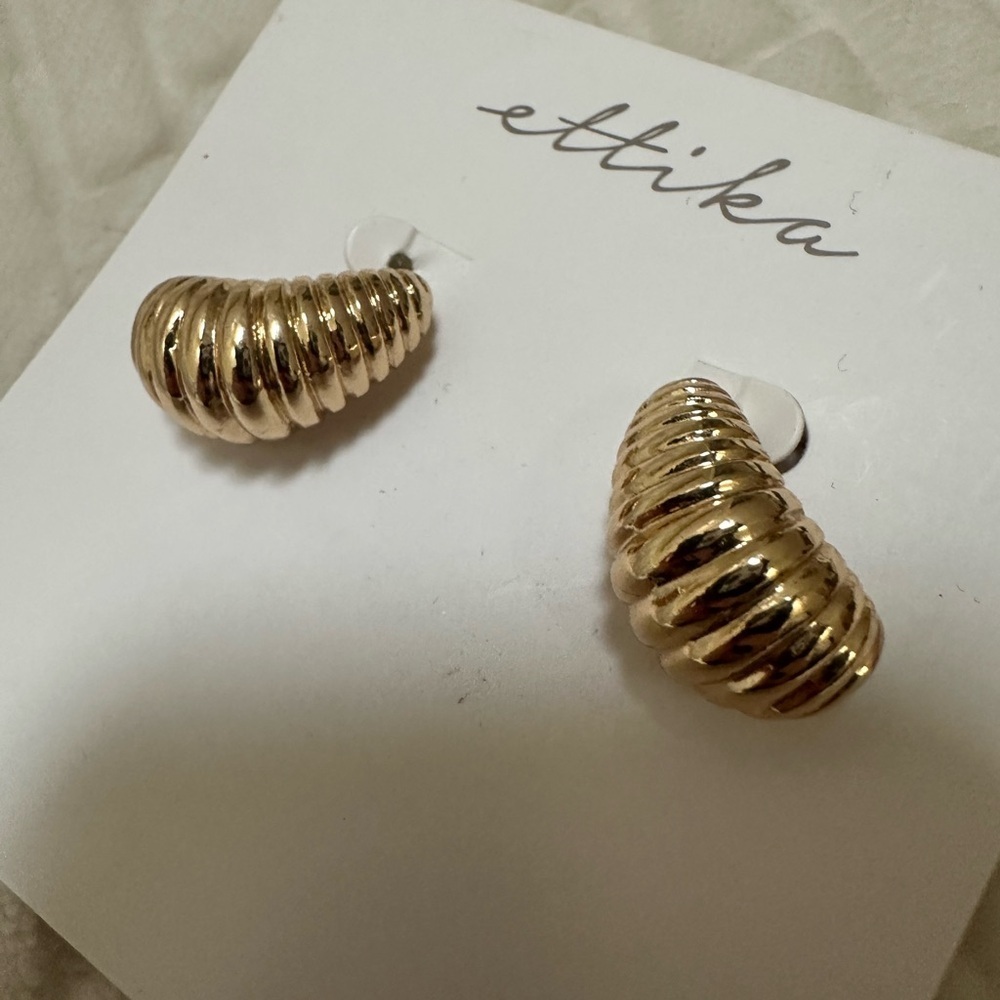 Ettika Gold tone Curved Earring Ridged Domed Crescent - Picture 3 of 5